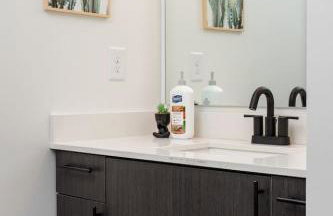 Sunrise Glow Spacious 2BR 2BA 2 King Beds Gym WFH - Foto 21