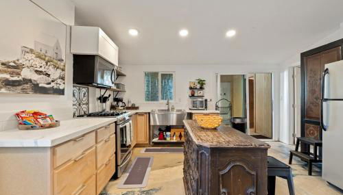 Next to Downtown Huge yard with Parking - Foto 1