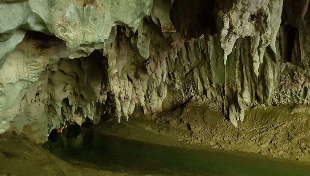 Stalattiti all'interno della grotta