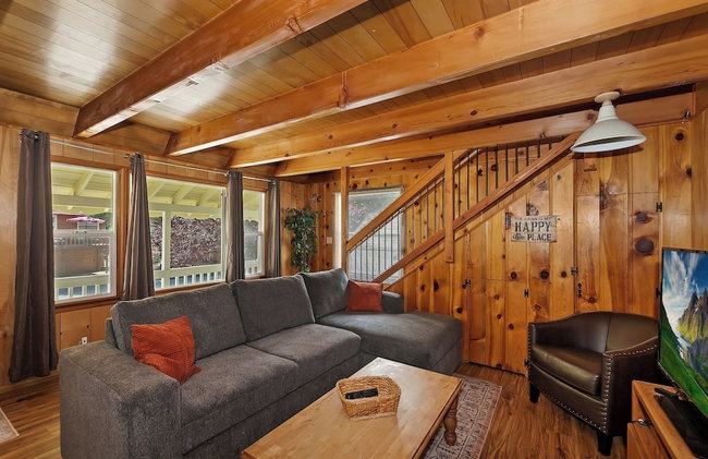 Sunshine Cabin - Cozy 2-Story Getaway - Photo 37