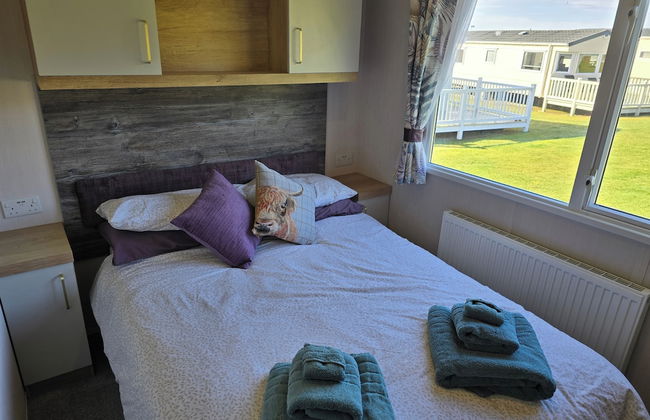 3 Bed-sleeps 8-free Parking-5 Min to Beach - Photo 4