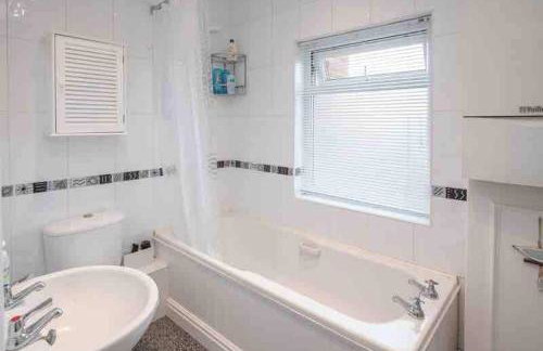 Captain's Quarters - Heart of Cowes - sleeps 11 - Foto 8