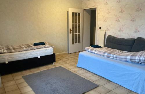 Geräumiges Apartment 90 m Zwei Schlafzimmer große Küche mit Essbereich Badewanne Waschmaschine Spülmaschine gesamte Unterkunft gehört Ihnen - Photo 8