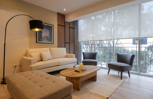w Charming 2BR w Balcony in Miraflores - Photo 1