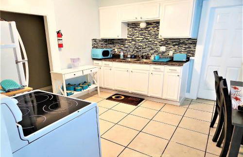 Furnished Home for Traveling Nurses, Corporate Stay Mid-Term Galveston-only 10Min to UTMB-7 Min to Cruise Port-1 Block to Beach Pleasure Pier- Large 3Bed-2Bath-7 Beds-CasaAzul 2605B - Foto 25
