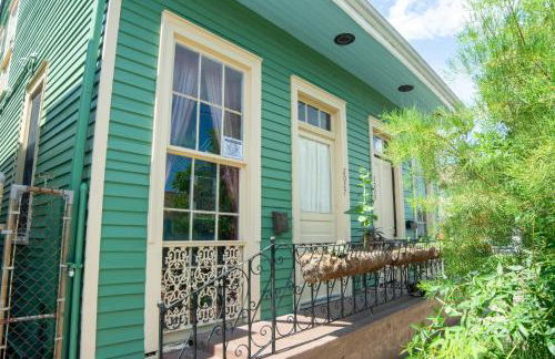 Marigny Cottage steps from Frenchmen St - Foto 1