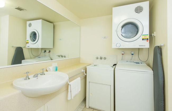 Miami Beachside Holiday Apartments - Photo 19