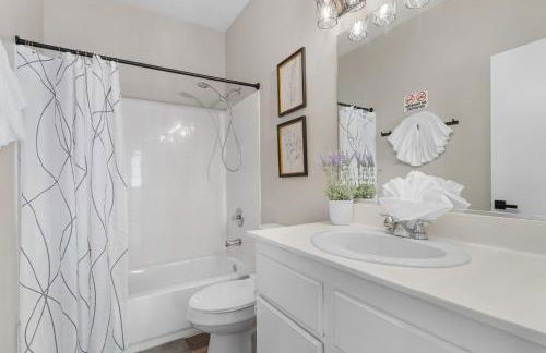 Cozy 5BR with Games and Pool for All - Foto 10