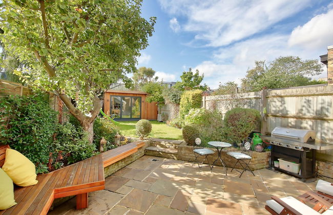 House - Sleeps 8 - Garden - Children's Play Area - Foto 26