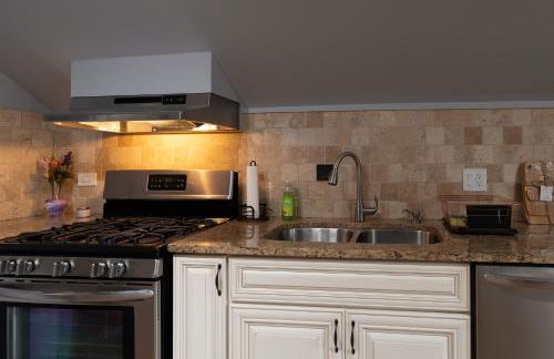 Relaxing Retreat in the Heart of Lombard With Laundry - Foto 13