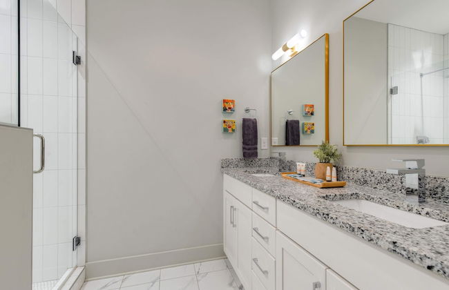 Spectacular Condo Rooftop Deck Great for Groups - Photo 17