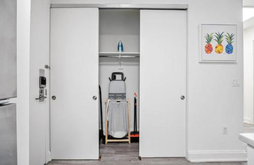 FiDi 1 BR w Work Setup by Anyplace - 11718 - Foto 13