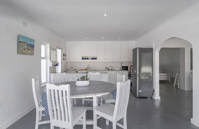 Unwind in Coastal Charm at Villa Santorini - Photo 6