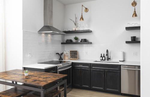 Condo with Free Parking, 3 mi Downtown & Stadium, by Coffee - Foto 23