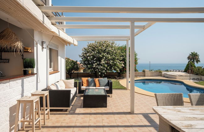 Spacious 3BR Villa with pool and views - Foto 30