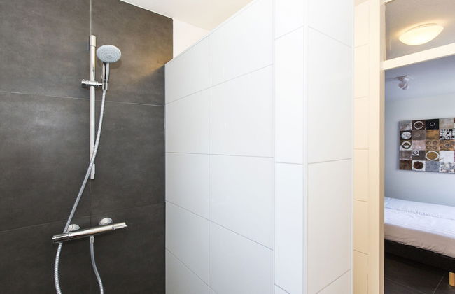 High-end Villa Nestled in Greenery - Photo 7