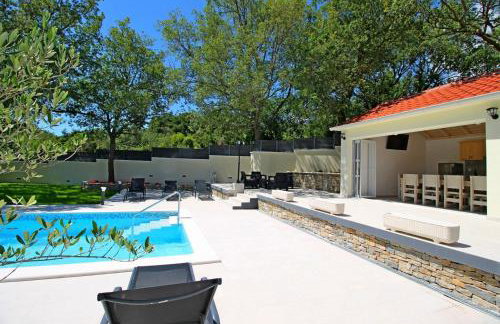 VILLA SKURA private heated pool 32m2, summer kitchen, 4 bedrooms, garden - Photo 5