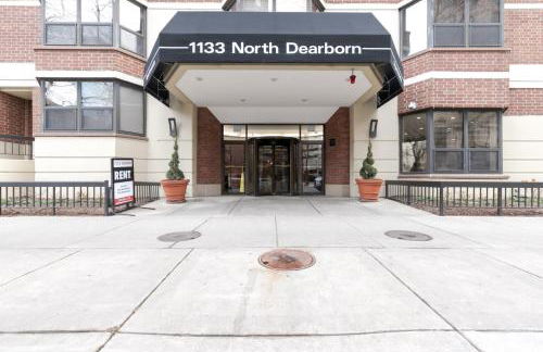 Gold Coast 2BR w Gym Pool nr Oak St Beach CHI-207 - Photo 23