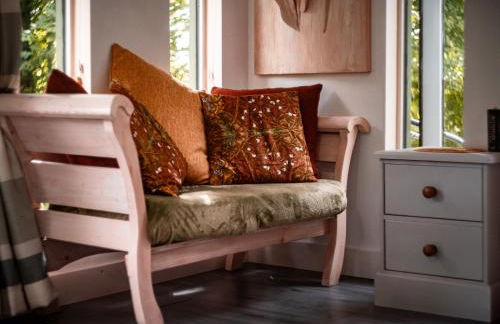 The Cwtch - Woodland cabin with country views! - Photo 10