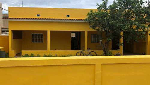 Casa espaçosa com Piscina próximo a Praia e lagoa - Foto 2