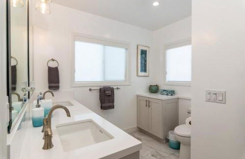 Family Beach House, 400ft to Beach, Parking, BBQ - Foto 26