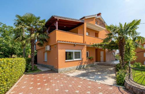 Apartment Flowers - Photo 29