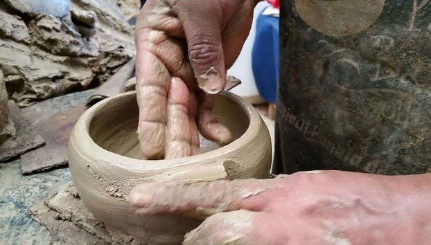 Fazendo a panela de barro