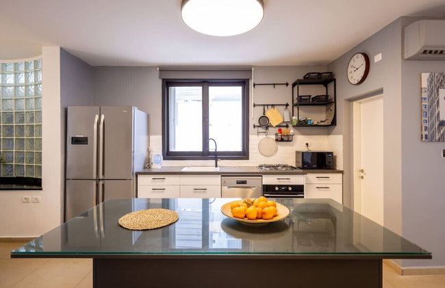 Serenity by the Sea – Poleg Villa by Sea N' Rent - Foto 26