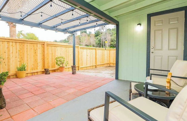 Elegant Country Retreat With Serene Patio Haven - Foto 32