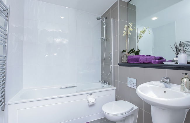 Central Leeds Penthouse - Photo 9