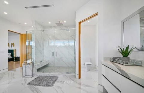 Luxurious Retreat - Modern House with Pool - Photo 46