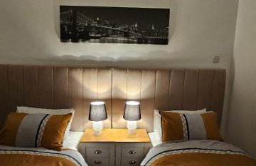 Glebe House - 2 Bedroom Luxury House that sleeps 6, with Free Private Parking, Easy Access to City Centre, and Near the Motorway - Photo 7