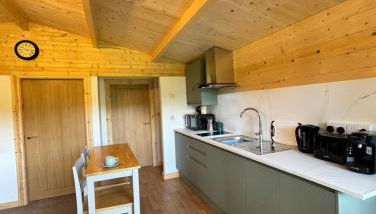 Glenariff Forest Pine Cabin - Foto 4, stove, minibar