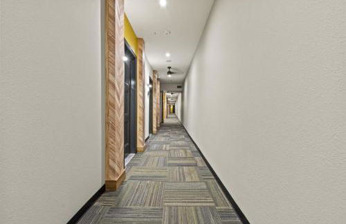 Trendy 1BR w 10ft Ceilings FREE Parking Pet Friendly - Foto 42