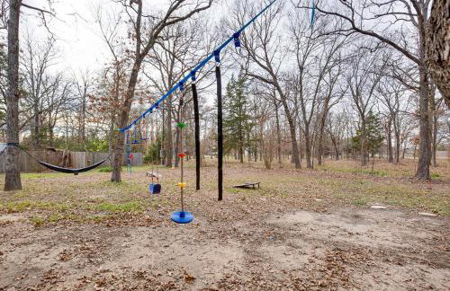 Near Lake Fork Home with Fire Pit in Yantis! - Foto 31