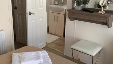 Logi-Bear Lodge with Hot Tub - Foto 3