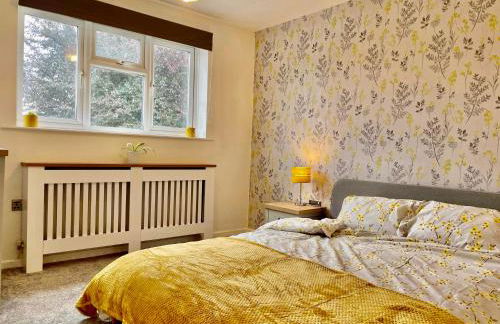 Your Leominster Base - 3BR Home with Garden & Parking - Foto 36