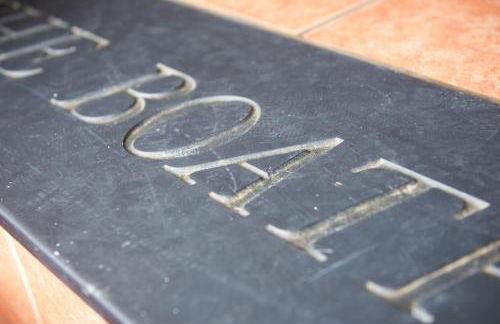 Penuwch Boathouse, Waterside Cottage with indoor Pool, Sauna & Parking - Photo 12