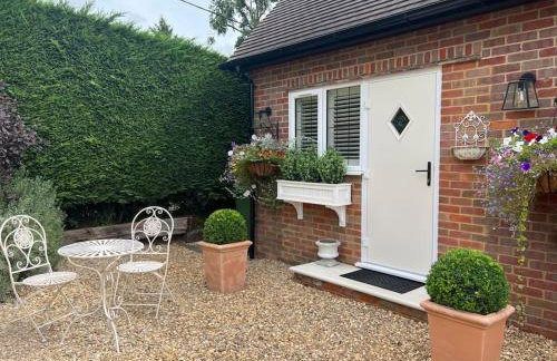 Boutique style self contained annexe with garden - Photo 6