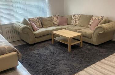 Lovely Modern studio flat with jacuzzi bath free parking - Foto 7