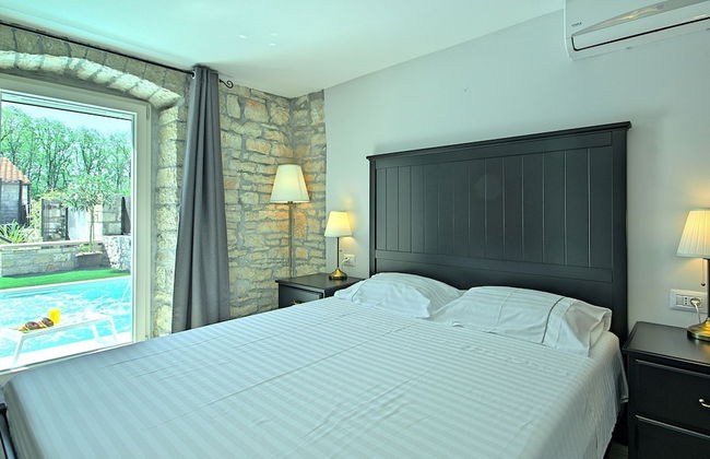 Perfect for Children, Garden With Pool, Playground and Walk in Whirlpool - Foto 10