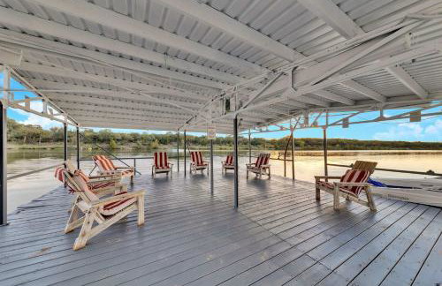 Beach House 2 on Lake LBJ - Sleeps 24 - Foto 7