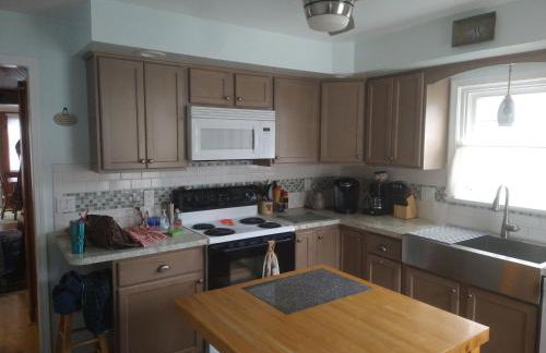 4 Seasons 4 bedroom lake level home - Foto 26