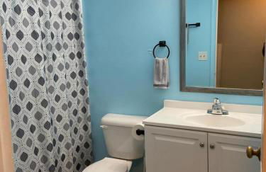 Theater, heated pool and hot tub near HPU and Furniture Market - Foto 20