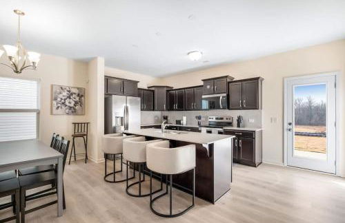 5BR Modern Comfort Spacious Home - Foto 1