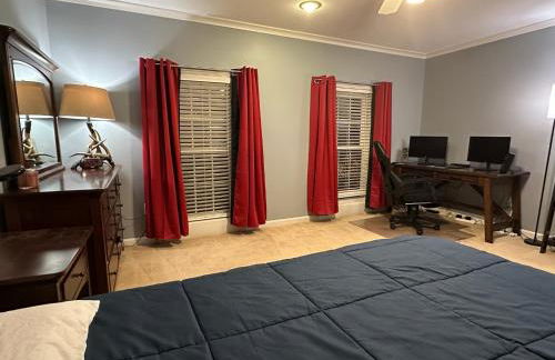 World Cup Ready - Spacious 5-Bedroom Home with Pool, Hot Tub, and Outdoor TV - Foto 5