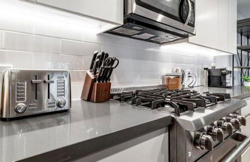 Sharon Green apartments by FantasticStay - Photo 103