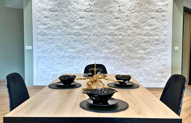 The Tropical Luxury 2BR City Centre Retreat - Photo 15