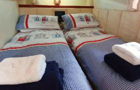 Y-Knot-Two Bedroom Luxury Motor Boat In Lymington - Foto 21