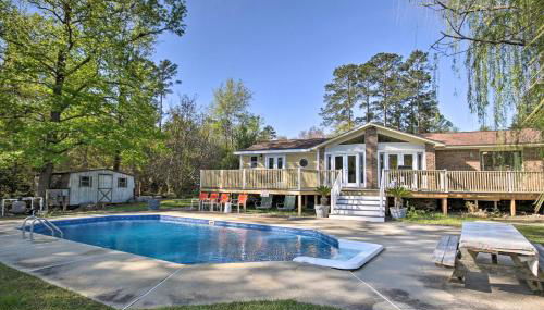 Lush Gilbert House with Outdoor Oasis on Lake Murray - Foto 1